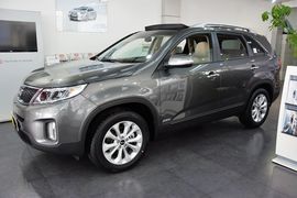 2013款起亚索兰托2.4L汽油四驱豪华版5座