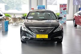 2014款现代索纳塔八2.4L自动领先版 国V