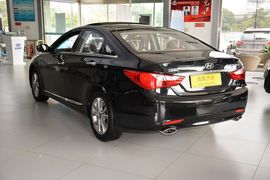 2014款现代索纳塔八2.4L自动领先版 国V