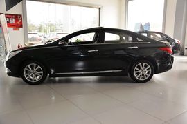 2014款现代索纳塔八2.4L自动领先版 国V