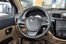 2014款五菱宏光S 1.5L手动豪华型