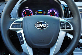 2014款比亚迪速锐1.5L手动尊贵型