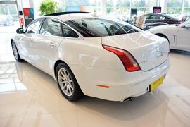 2014款捷豹XJL 2.0T两驱典雅商务版