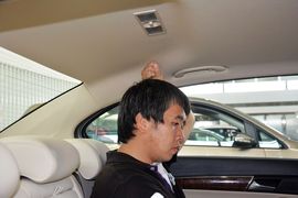 后排头部空间