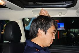 前排头部空间