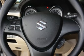 2011款铃木凯泽西2.4L两驱手动标准版