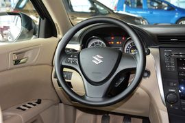 2011款铃木凯泽西2.4L两驱手动标准版