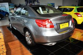 2011款铃木凯泽西2.4L两驱手动标准版