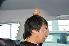 后排头部空间