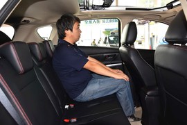 后排空间