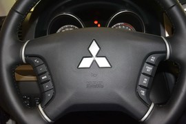 2015款三菱帕杰罗3.0L精英超越版 国IV