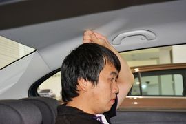 后排头部空间