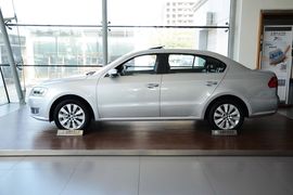 2013款大众朗逸1.6L手动舒适版 改款