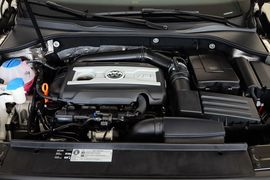 2015款大众帕萨特1.8TSI DSG 30周年纪念版