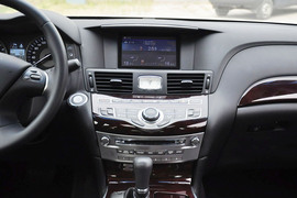 2013款英菲尼迪Q70L 2.5L豪华版