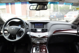 2013款英菲尼迪Q70L 2.5L豪华版