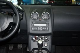 2012款日产逍客2.0XL 火 6MT两驱