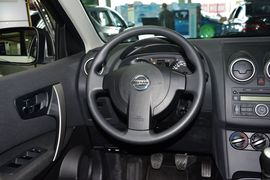 2012款日产逍客2.0XL 火 6MT两驱