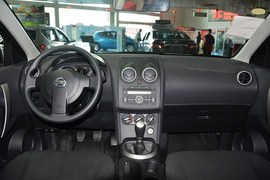 2012款日产逍客2.0XL 火 6MT两驱