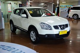 2012款日产逍客2.0XL 火 6MT两驱