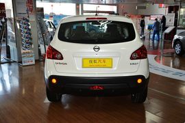 2012款日产逍客2.0XL 火 6MT两驱