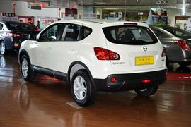 2012款日产逍客2.0XL 火 6MT两驱