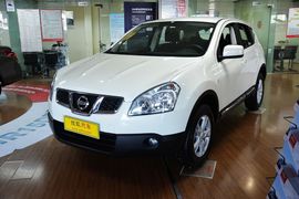 2012款日产逍客2.0XL 火 6MT两驱