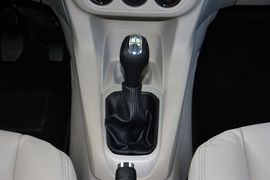 2014款雪铁龙全新爱丽舍1.6L手动时尚型