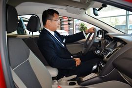2012款福特福克斯三厢1.6L自动舒适型