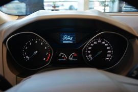 2012款福特福克斯三厢1.6L自动舒适型