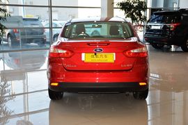 2012款福特福克斯三厢1.6L自动舒适型