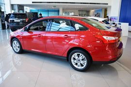 2012款福特福克斯三厢1.6L自动舒适型