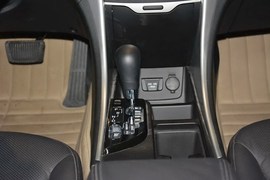 2014款现代索纳塔八 2.0L自动豪华版