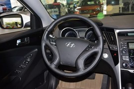 2014款现代索纳塔八 2.0L自动豪华版