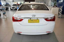 2014款现代索纳塔八 2.0L自动豪华版