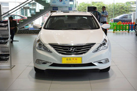 2014款现代索纳塔八 2.0L自动豪华版