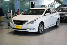 2014款现代索纳塔八 2.0L自动豪华版