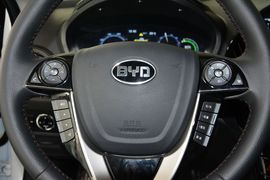 2014款比亚迪秦1.5T酷黑骑士旗舰型