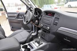 2010款三菱帕杰罗到店实拍