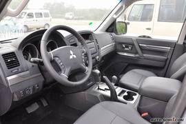 2010款三菱帕杰罗到店实拍