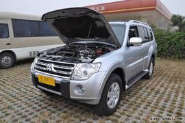 2010款三菱帕杰罗到店实拍