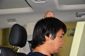 后排头部空间