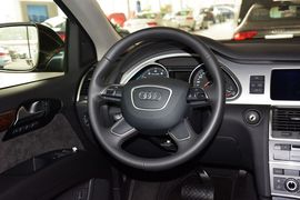 2014款奥迪Q7 35TFSI进取型