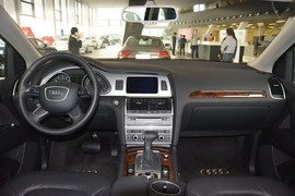 2014款奥迪Q7 35TFSI进取型