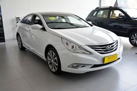 2014款现代索纳塔八2.4L自动豪华版 国V