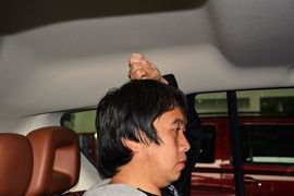 后排头部空间