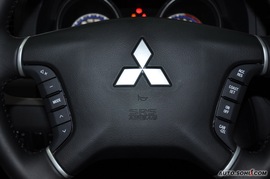 2010款三菱帕杰罗长轴3.0L豪华版