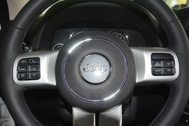 2014款Jeep指南者2.4L四驱豪华导航版 改款