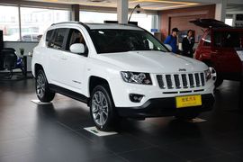 2014款Jeep指南者2.4L四驱豪华导航版 改款