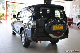 2010款三菱帕杰罗长轴3.0L豪华版